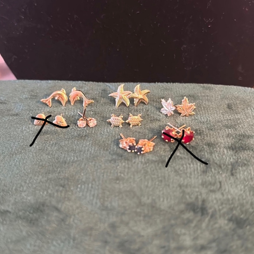 winner's choice 14k solid gold stud earrings one pair